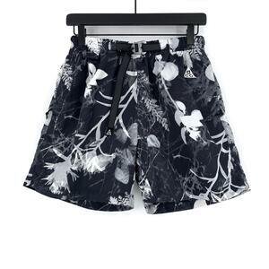 NIKE ACG Trail Shorts Black White XS